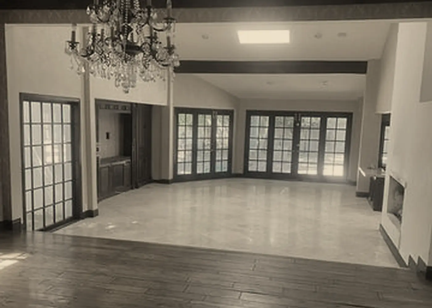 Encino great room before the remodel