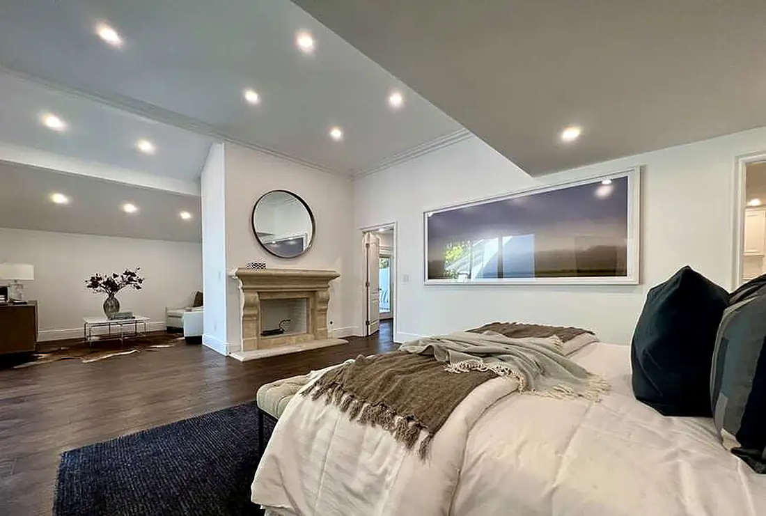 Primary suite, Encino